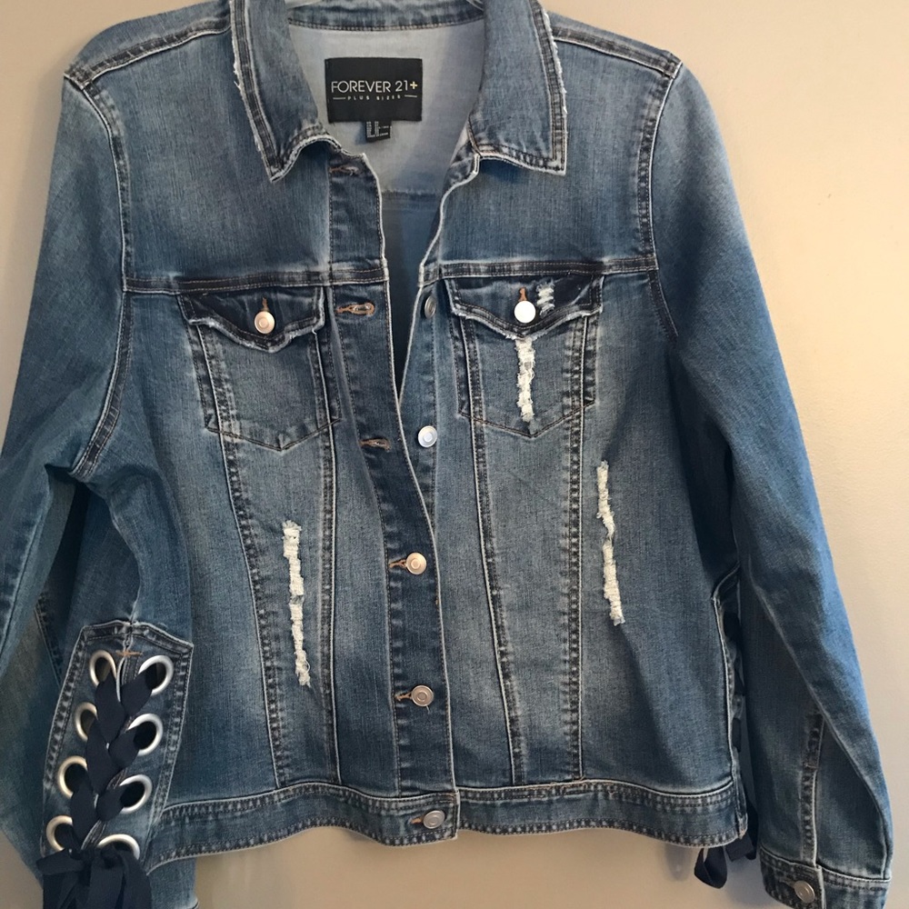 Forever 21+ Adorable Jean jacket. Like new!
